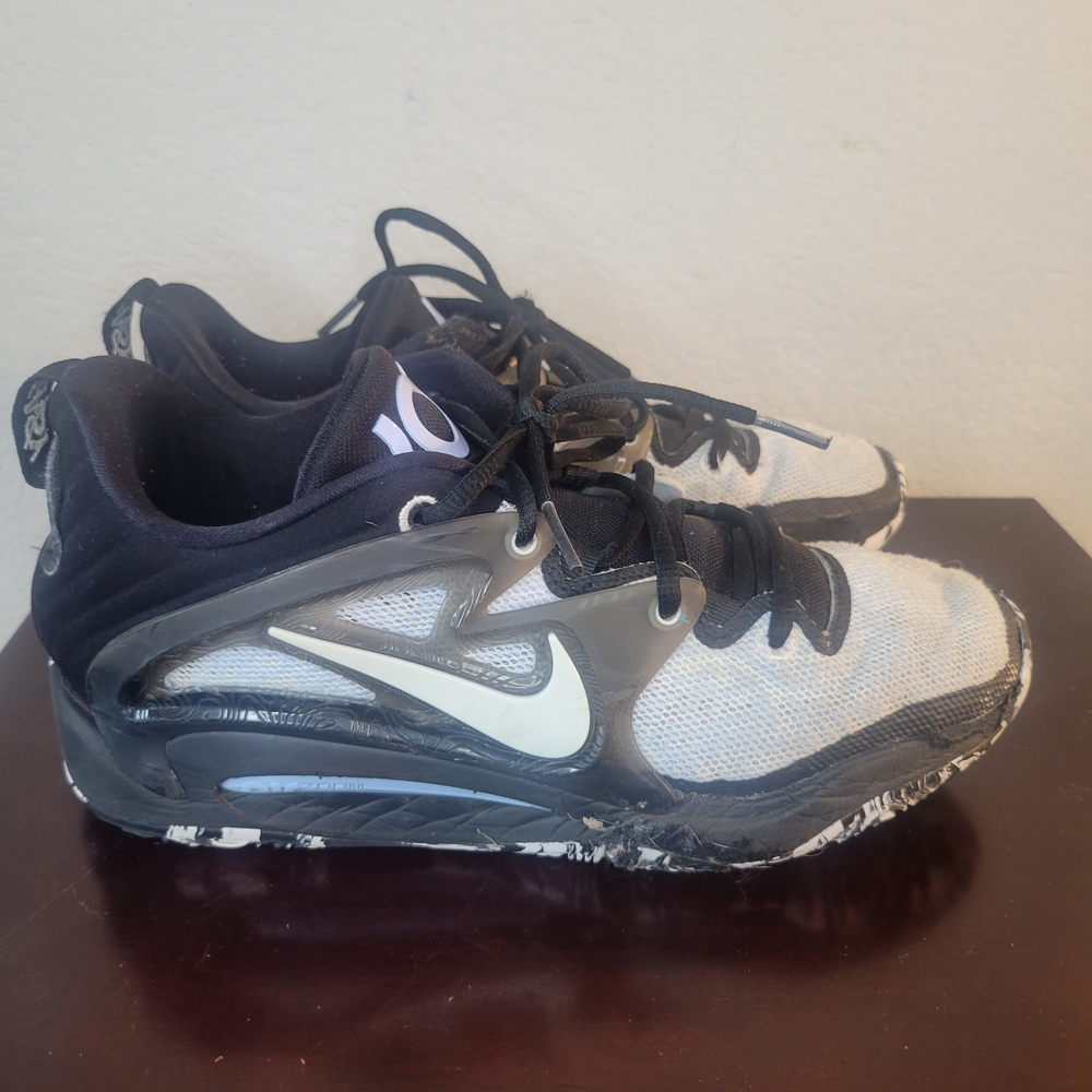 Men's Athletic Shoes in Black and White